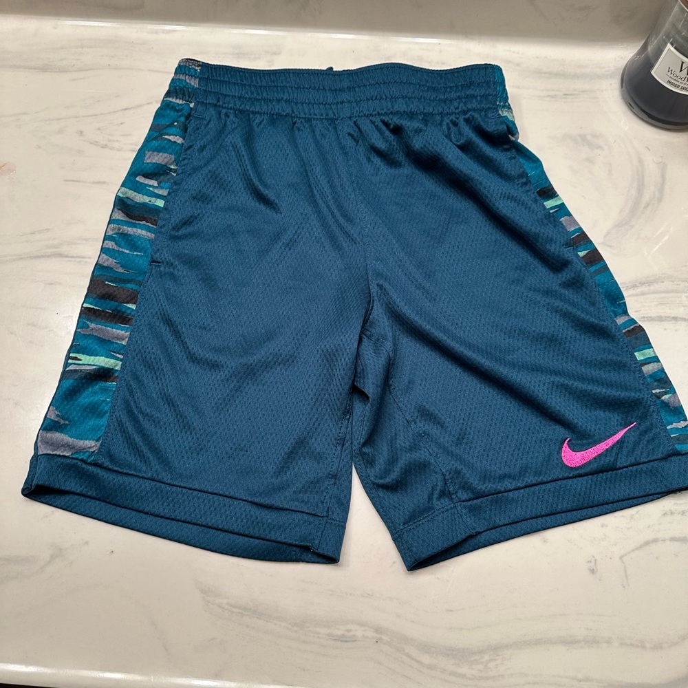 Nike boys shorts youth medium